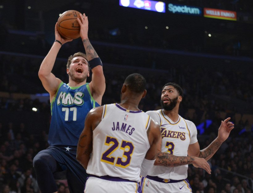 新浪虎扑nba直播（快船对勇士全美直播被取消，湖人对独行侠将被全美直播）