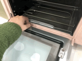 自从有了它，蛋糕、酸奶、烤鸡全都自己做，朋友自带碗筷来