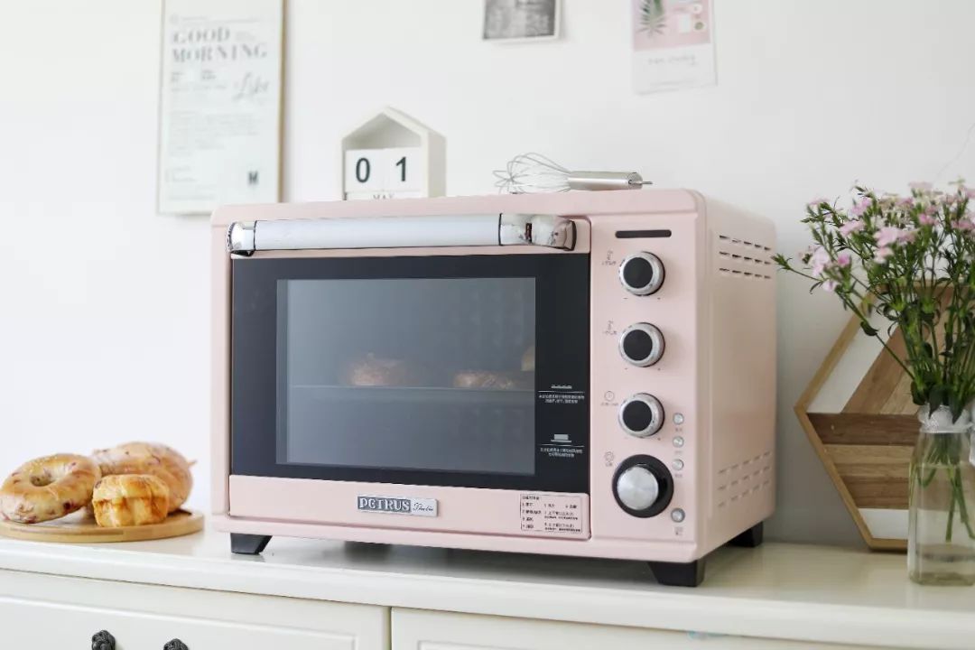 自从有了它，蛋糕、酸奶、烤鸡全都自己做，朋友自带碗筷来