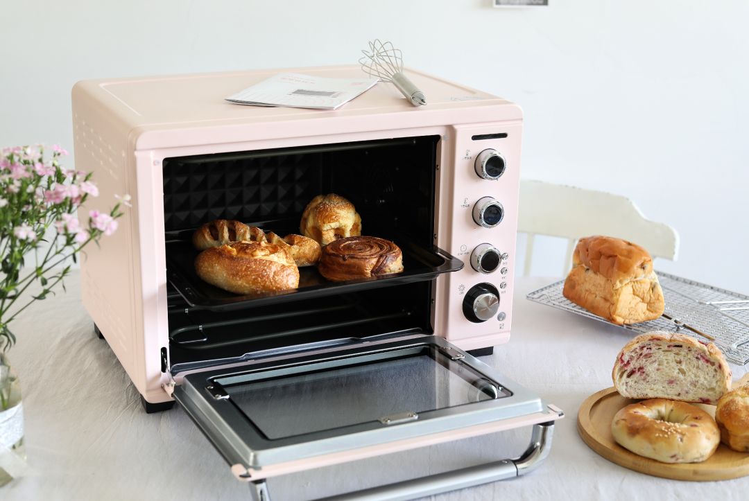 自从有了它，蛋糕、酸奶、烤鸡全都自己做，朋友自带碗筷来