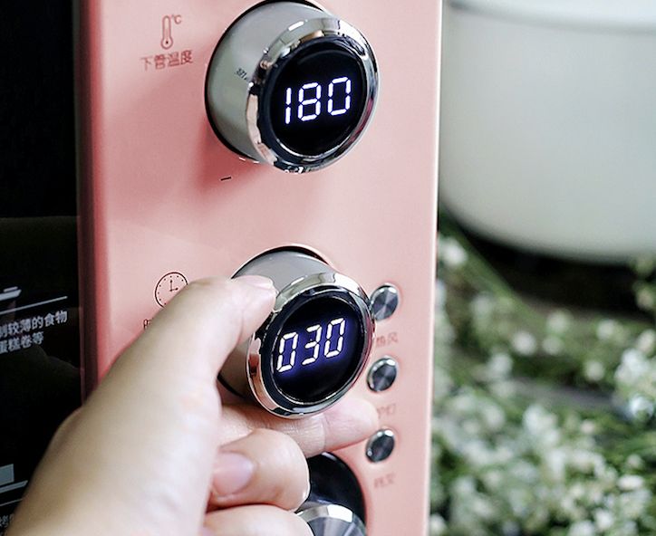 自从有了它，蛋糕、酸奶、烤鸡全都自己做，朋友自带碗筷来