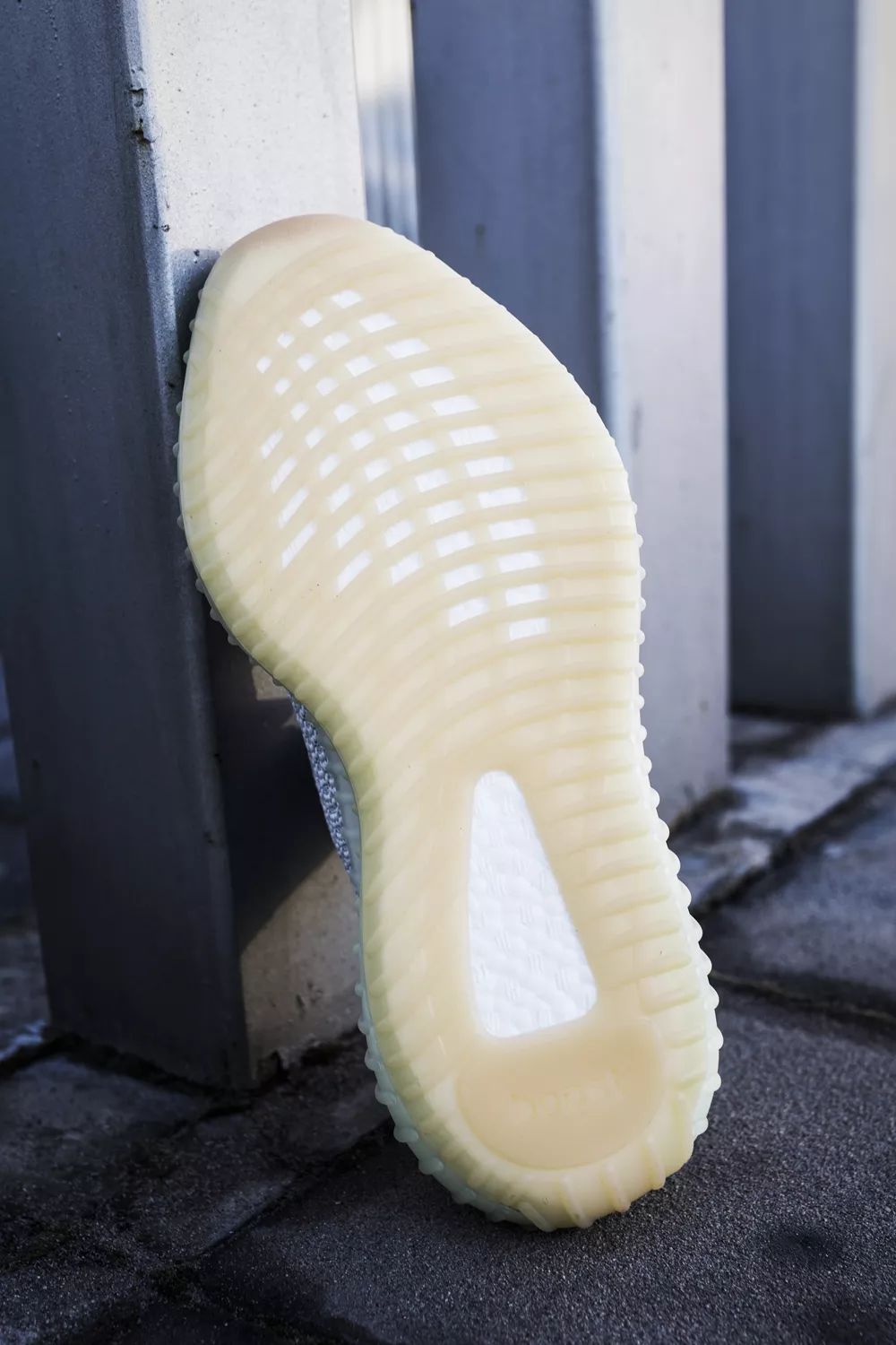 椰子尺碼對照表(氧化天使 yeezy 350 v2 搶先開箱!尺碼選擇要注意)