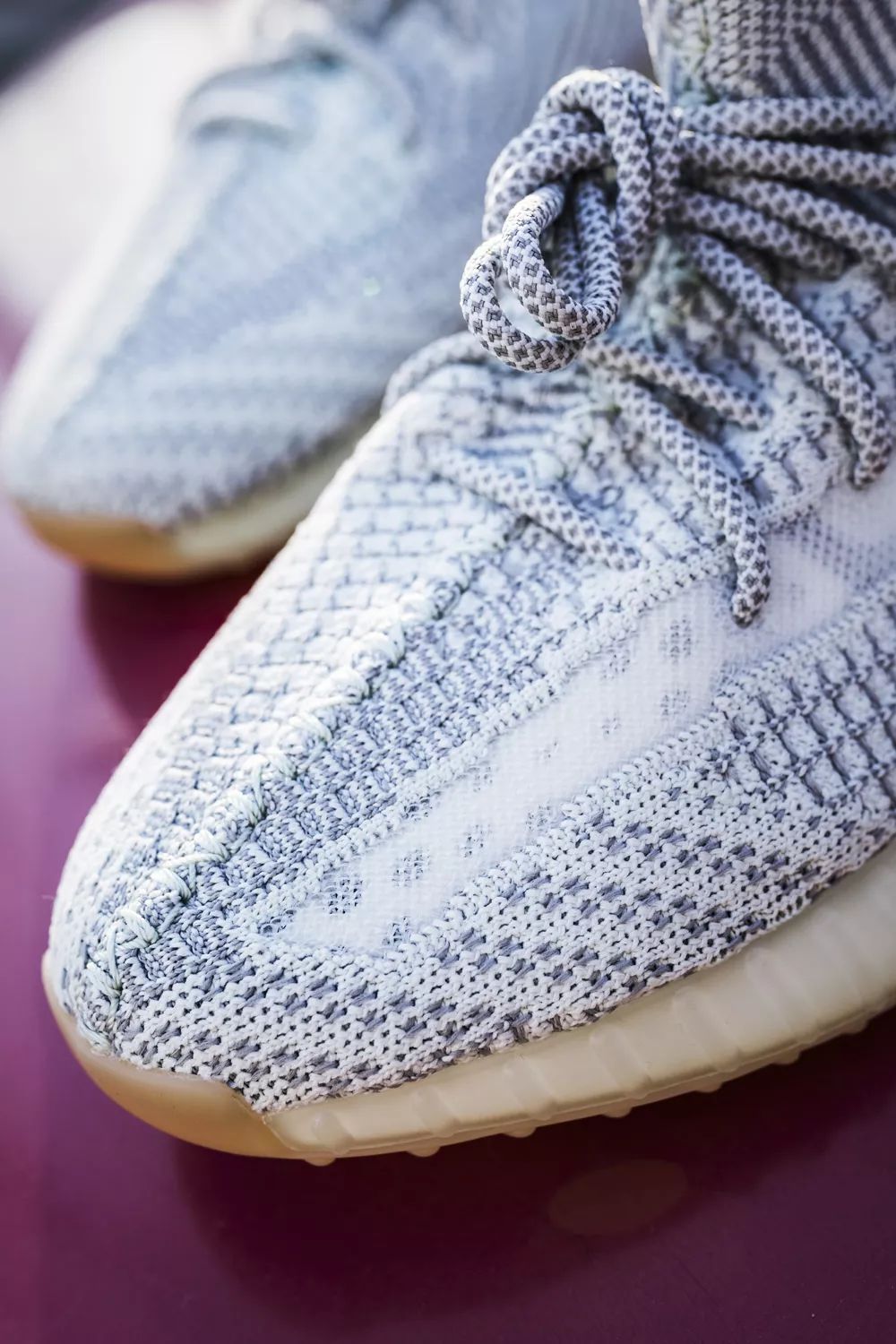 椰子尺碼對照表(氧化天使 yeezy 350 v2 搶先開箱!尺碼選擇要注意)