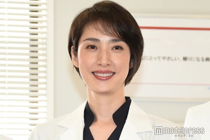 天海佑希主演的医疗剧《TOP手术刀》开播