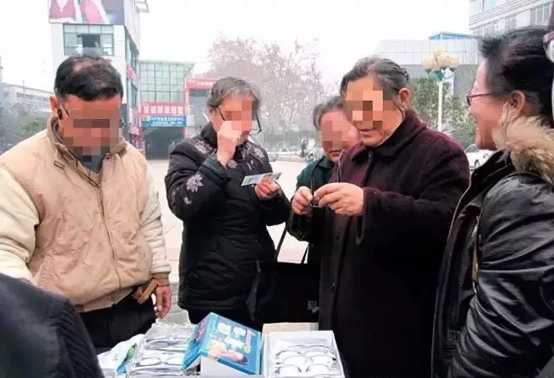 馬踏飛燕眼鏡怎么樣（年關(guān)給爸媽帶什么？這樣一份禮物，不貴，實(shí)用）