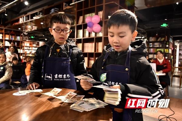 定格精彩瞬间！看邵阳新华书店寒假兼职小书童如何见招拆招