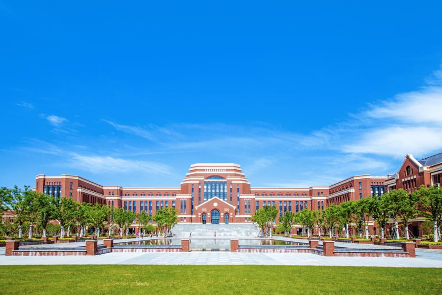 “中国最大的珠宝学院”上海建桥上市，特色民办学校获市场认可