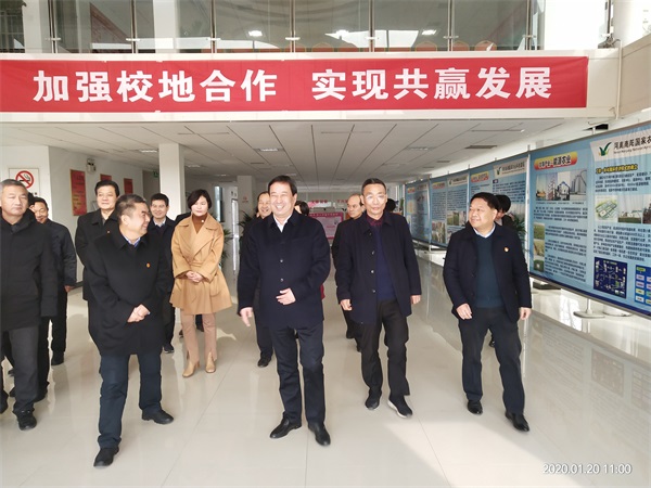 南阳农业职业学院躬耕学院揭牌 以人才优势助推卧龙经济社会发展