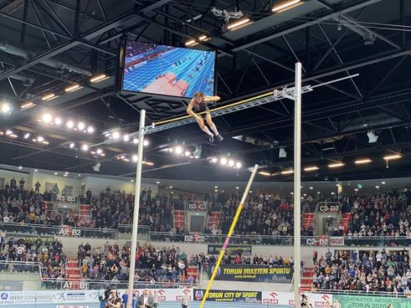 男子撑杆跳世界纪录（6米17！瑞典选手杜普兰蒂斯打破男子撑杆跳世界纪录）