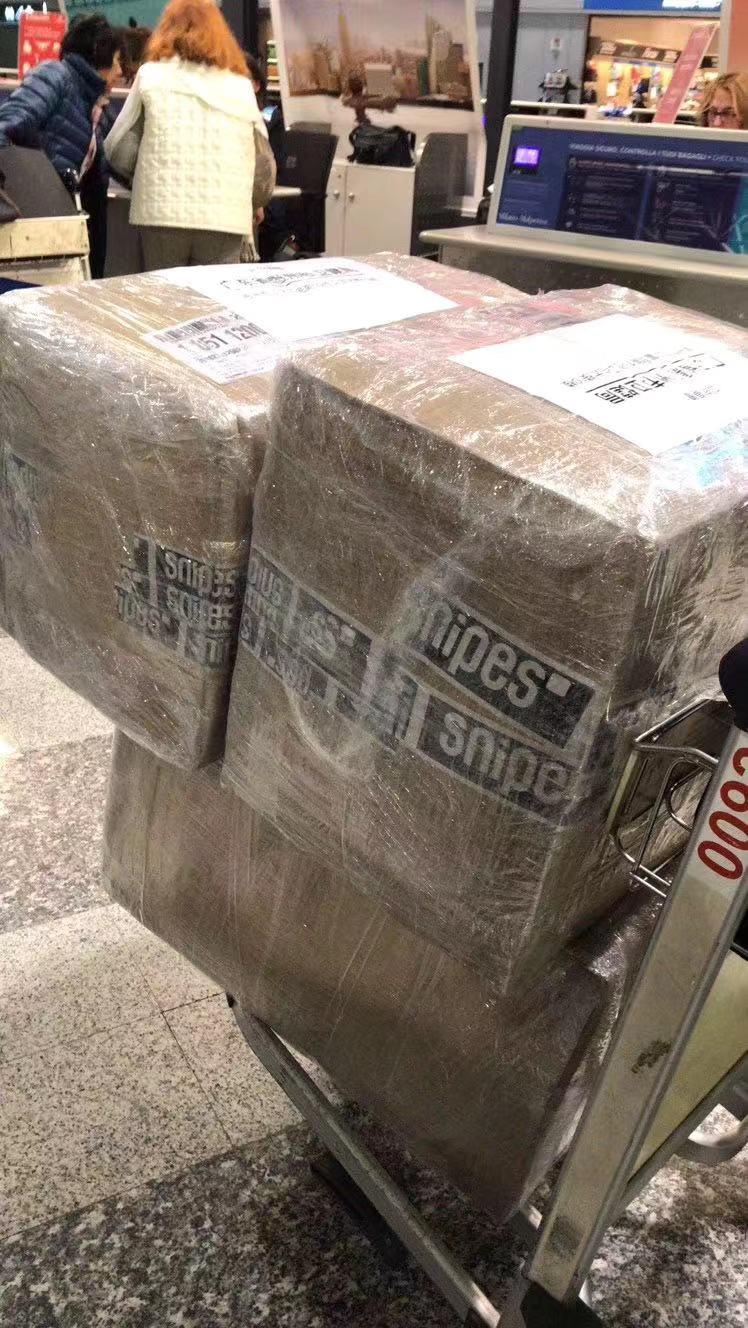 为运送防疫物资，这位广州市民在米兰机场“人肉带货”