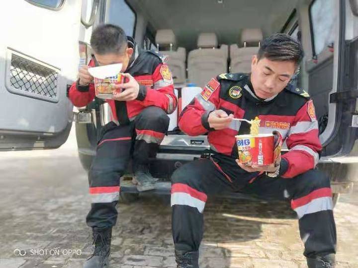 并肩战“疫”，他们志愿冲上了一线