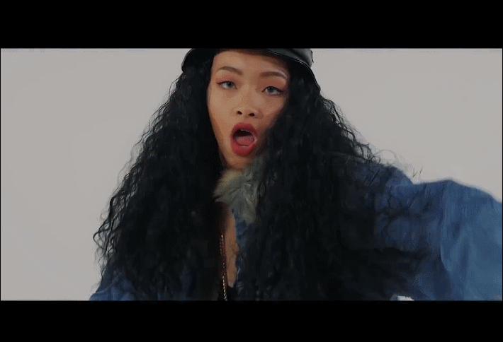 李佳琦堂妹奇袭华晨宇，之前还疑似内涵导师，她的营销过犹不及？