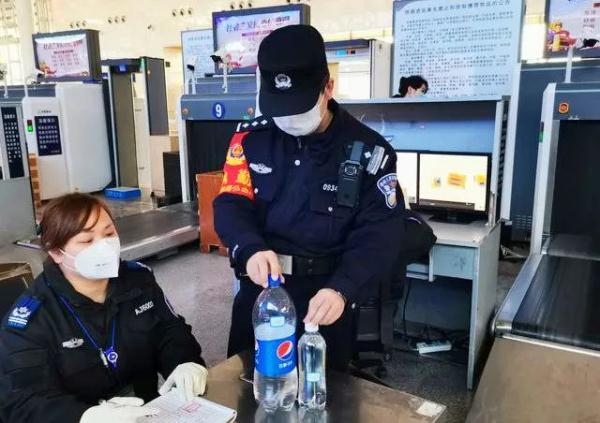 小瓶酒精可以过安检吗（酒精可以带上火车吗）