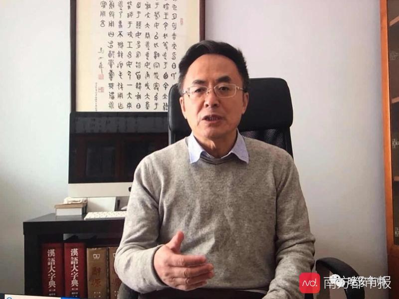 广东高校老师云上课：变身主播翻转课堂，还有老教授手写PPT