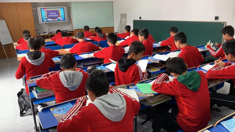 徐根寶獲特別獎（徐根寶獲全國體育事業突出貢獻獎，年維泗點贊體育朗讀者重溫“十年磨一劍”）
