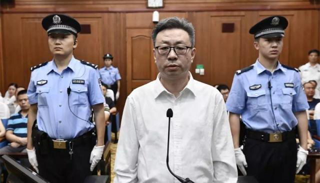 陕北前首富行贿千万被查 曾被任命县长助理 民间称其“黑顶官员”