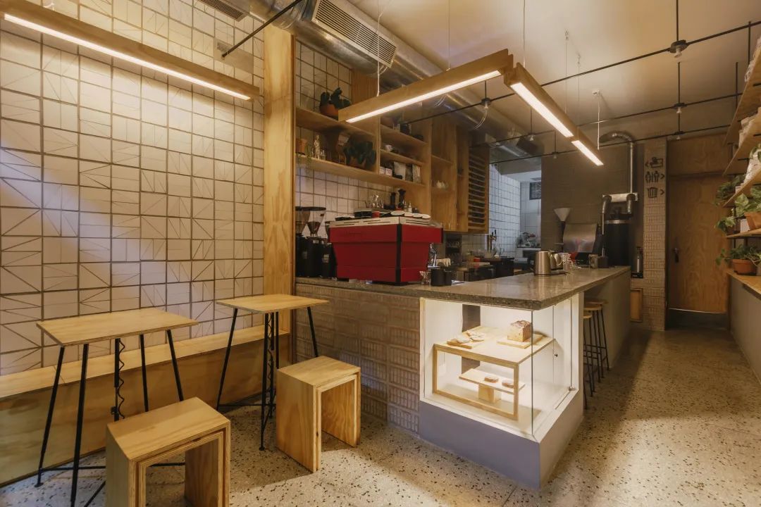 用最简单的材料打造一家33㎡的咖啡店