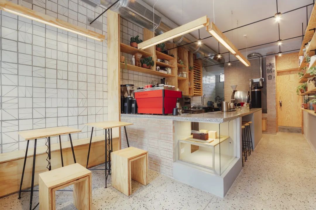 用最简单的材料打造一家33㎡的咖啡店