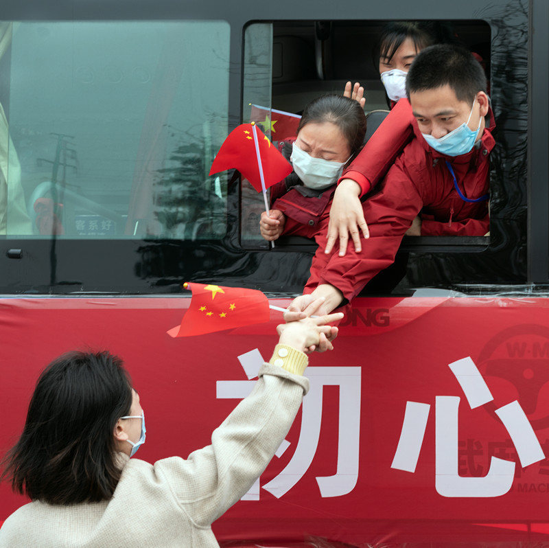 人民日报任仲平文章：风雨无阻向前进