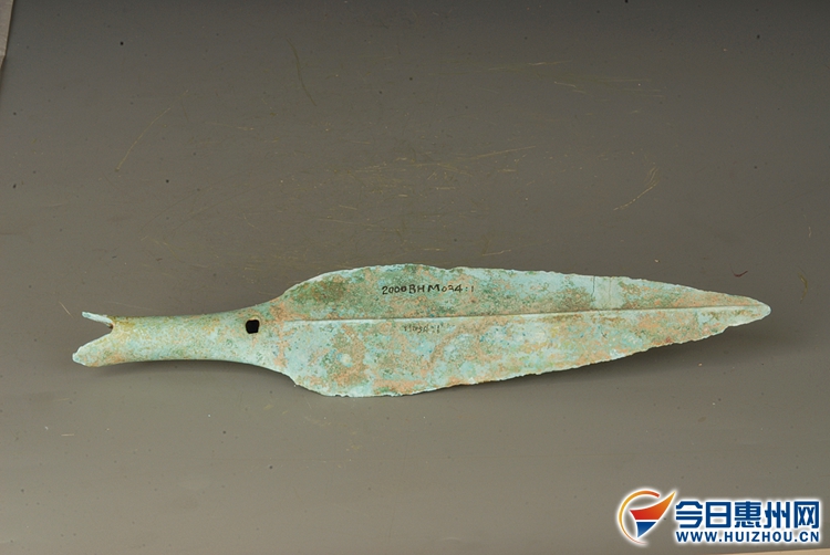 国家二级文物：春秋柳叶形青铜矛 现藏于惠州市博物馆