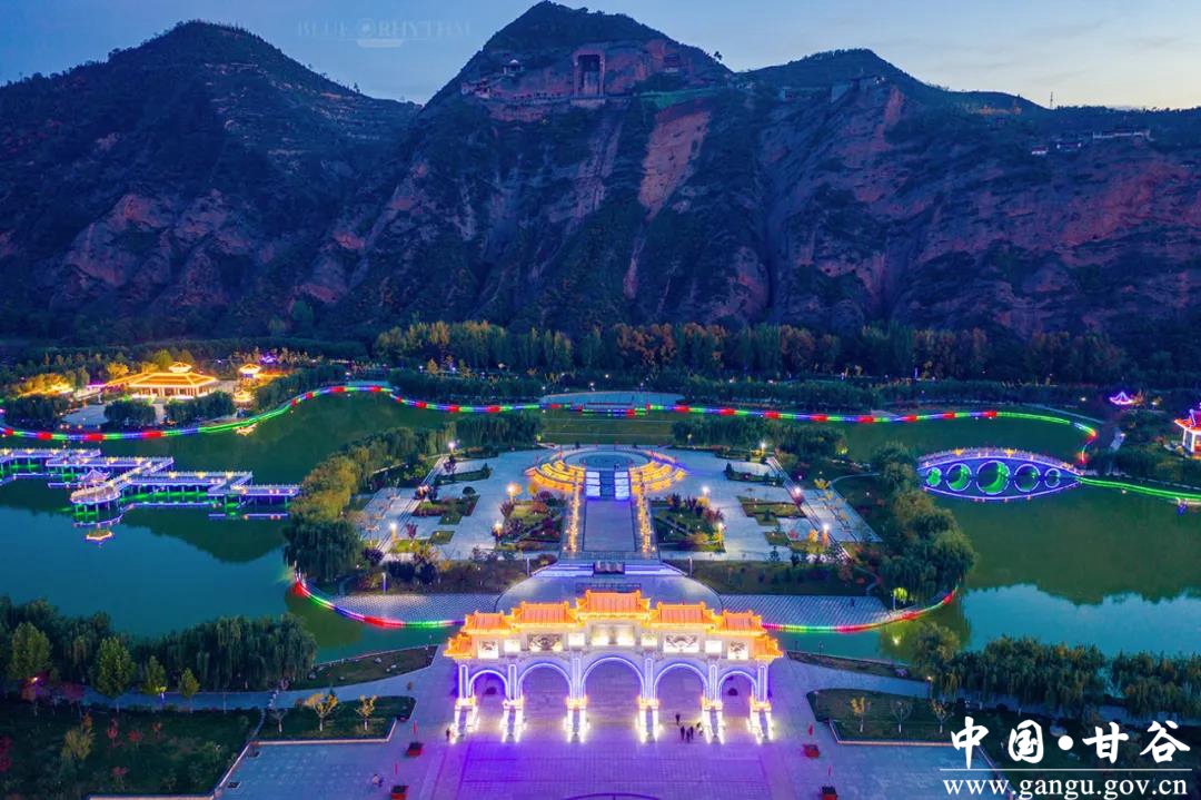 吹响了檐角的铃声,我仿佛听到了那首古老的歌谣:"甭看冀县(甘谷)地方