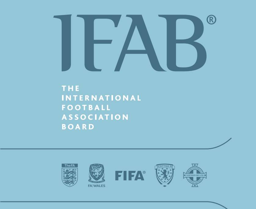 足球什么判点数（IFAB公布足球新规，明确手球、点球和VAR等判罚规则）