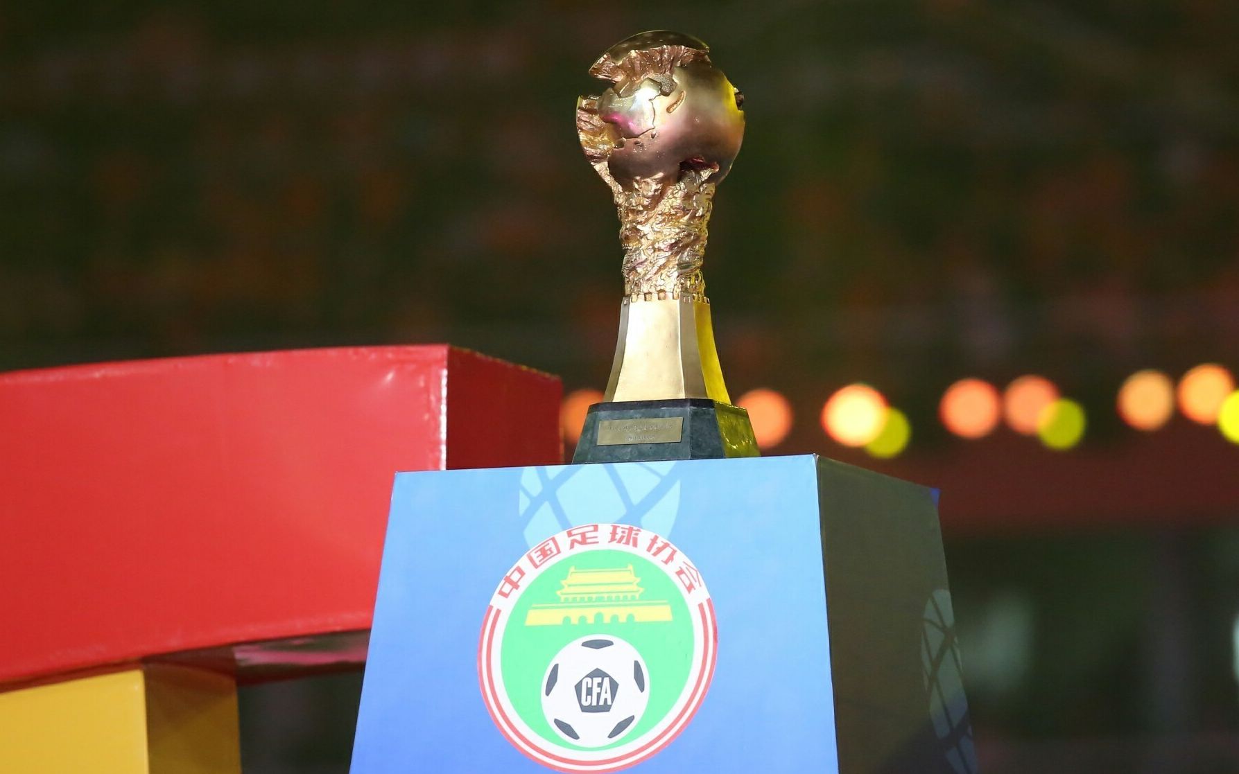中超火神杯为什么要收回（广州恒大的中超冠军奖杯丢了？其实是这么回事）