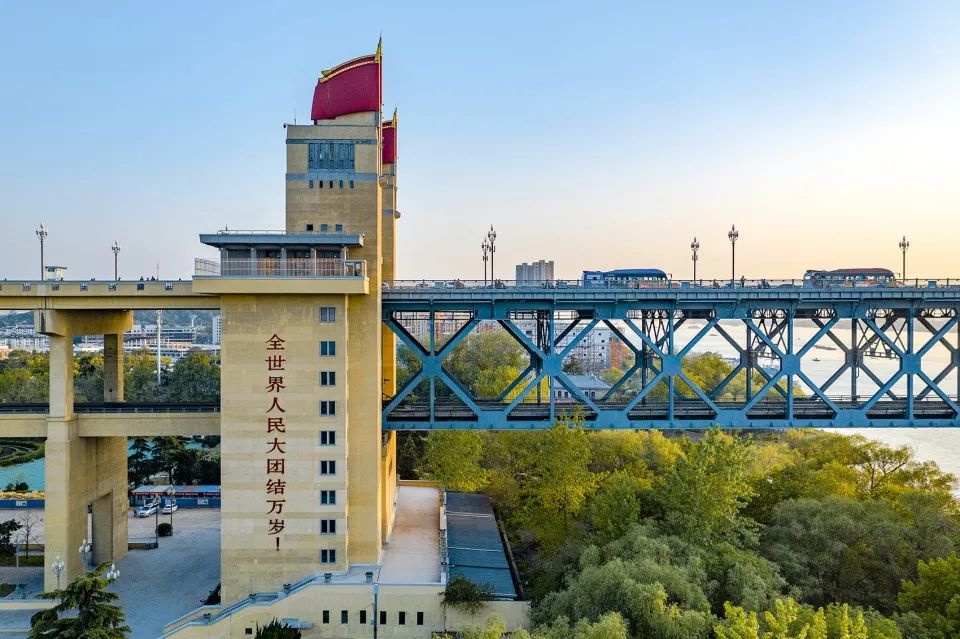 新作 | 南京长江大桥桥头堡室内展陈设计 / 反几 land studio