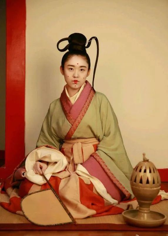 汉服的复兴与尴尬：你穿的是古装还是和服？