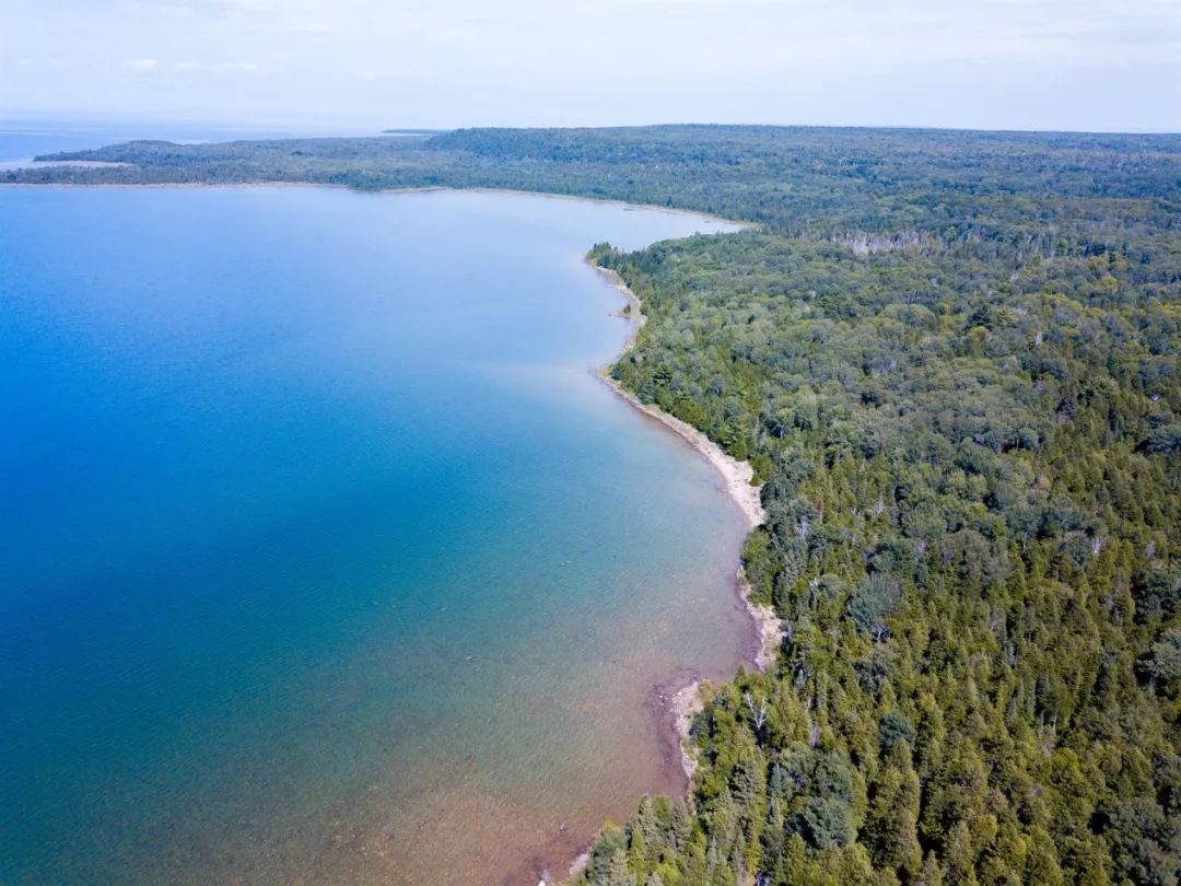 馬尼圖林島(manitoulin island)位置是世界淡水湖中面積最大的島島形