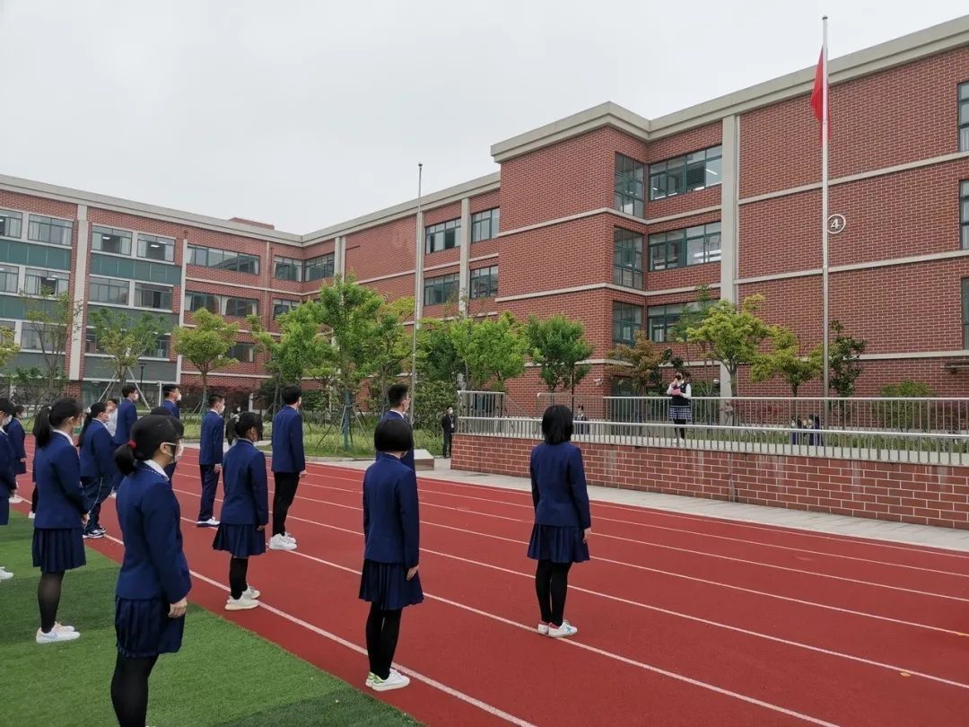 复学日,复旦万科学校校长亲自上阵,教师智慧创作,制作各类暖心开学礼