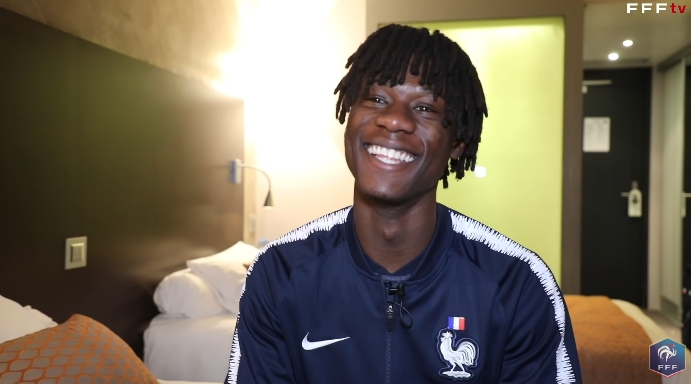 国足vs日本在哪里踢的（早报：国足vs日本今晚11点打响）