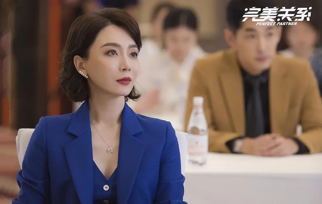 图/电视剧「完美关系」最近公关很忙.打开微博搜索,家家都在公关.