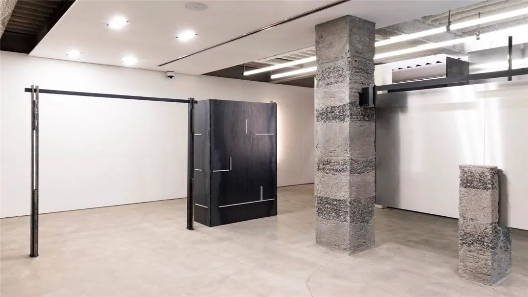 这个韩国事务所又在废墟上打造了一家精致的服装店