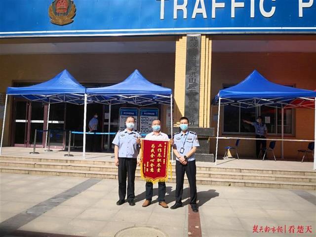“沉睡”八年的驾驶证被交警“唤醒”，再过三月就作废了