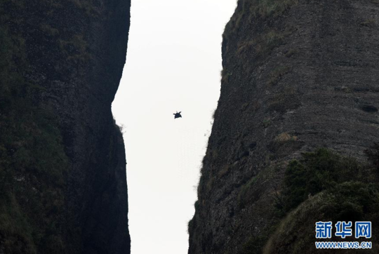 中国热气球飞行史上有女飞行员吗(女大学生天门山翼装飞行遇难：这项极限运动问世三十年，全世界敢玩的只有几百人)