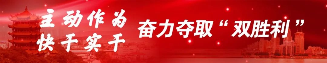 小区旧貌换新顔 居民真心送锦旗
