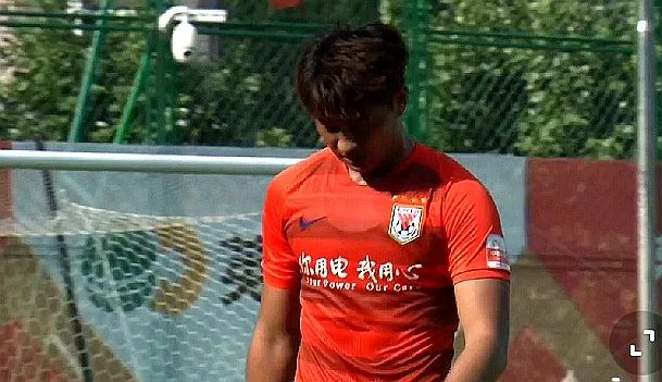 鲁能2-1黄海(“齐鲁德比”热身赛丨王栋世界波宋龙破门 山东鲁能1-2不敌青岛黄海)