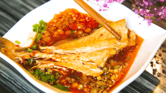 跳水鯽魚的由來（上山吃雞，下江吃魚，重慶給你一個走不動路的理由）