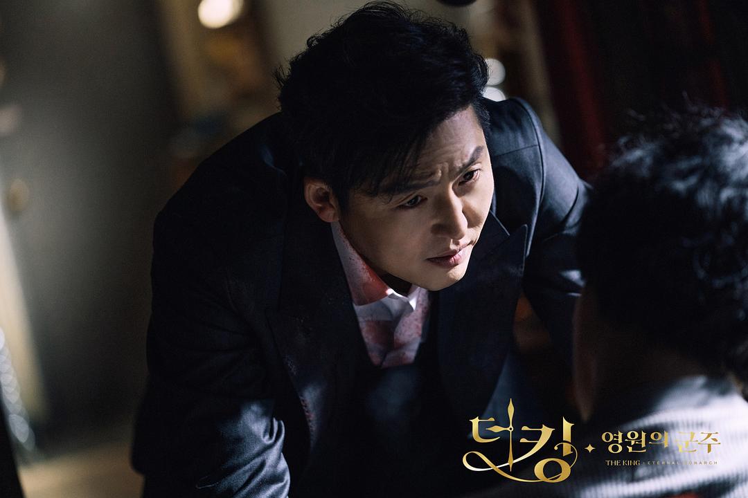 THEking（韓劇《The King》遇冷，是李敏鎬失了皇冠，還是金恩淑丟了筆）