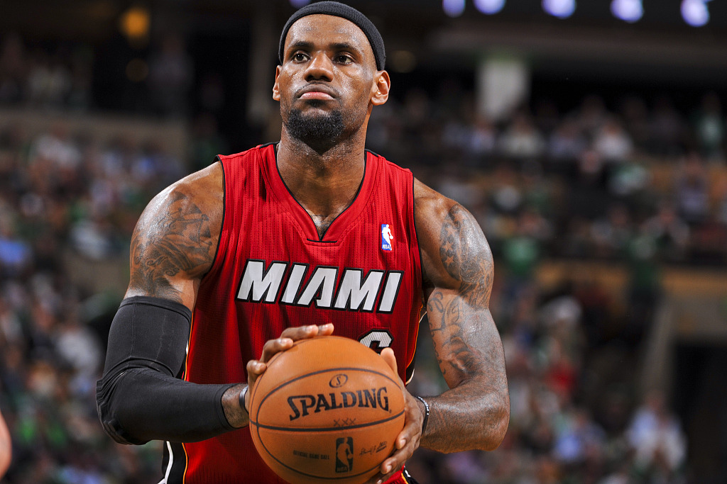 热火老板谈第1次见的詹姆斯（莱利：如果詹姆斯想回来 我会在门垫下面放一把崭新的钥匙）-华海博客