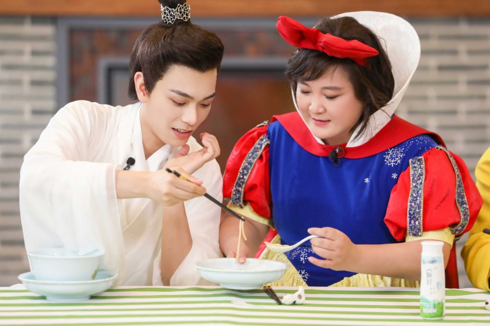 cp遍布娱乐圈却从未被骂，坐拥3000男神，贾玲是怎么做到的？