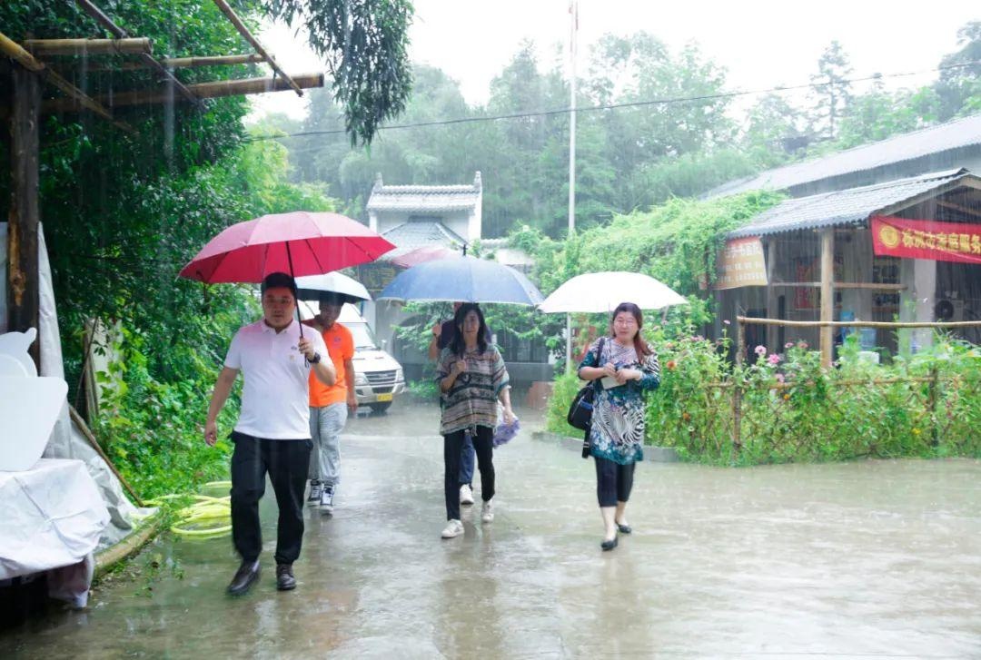 暴雨不停歇，有爱不爽约