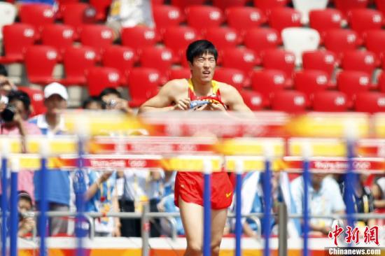 刘翔打破世界纪录是哪一年(世界纪录，12秒88，14年：刘翔，从神坛到人间)