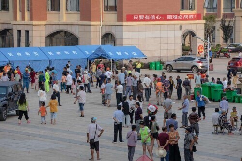 探访九江永修湖东学校安置点 学生志愿者为受灾群众服务