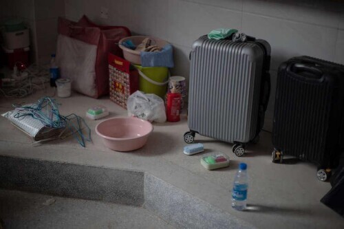 探访九江永修湖东学校安置点 学生志愿者为受灾群众服务