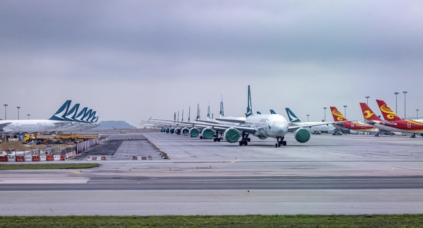 机场之一,疫情期间,美国航空将旗下许多飞机都停在了匹兹堡国际机场内