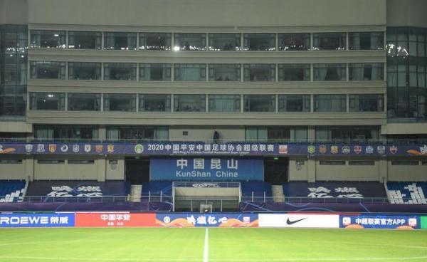 为什么叫中超保安服务公司(中超观赛“球景房”惹争议,酒店封窗，比赛中房间不开灯)