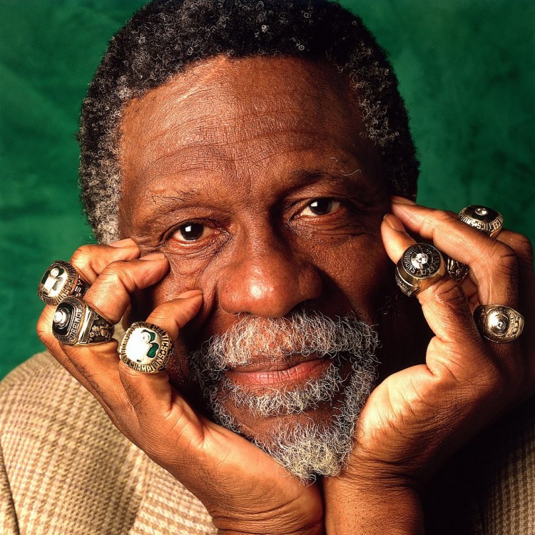比尔-拉塞尔拍卖个人收藏 包括两枚NBA总冠军戒指与4座MVP奖杯