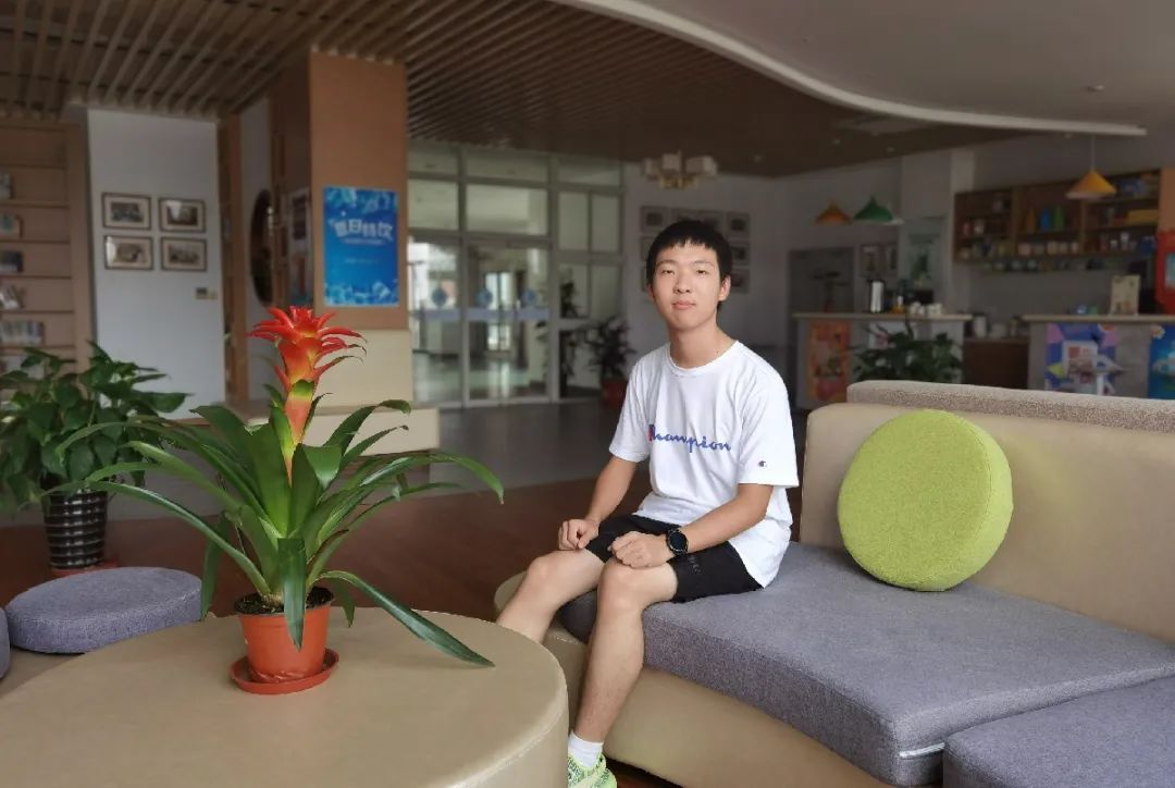 牛蛙录︱双子星闪耀奉贤中学,这两个土生土长的奉贤娃考上清华和北大